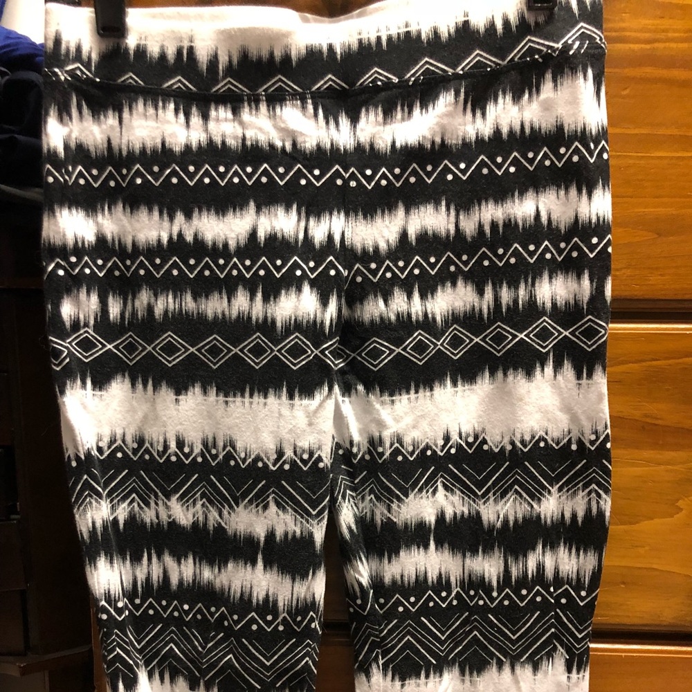 Express patterned leggings. Size small